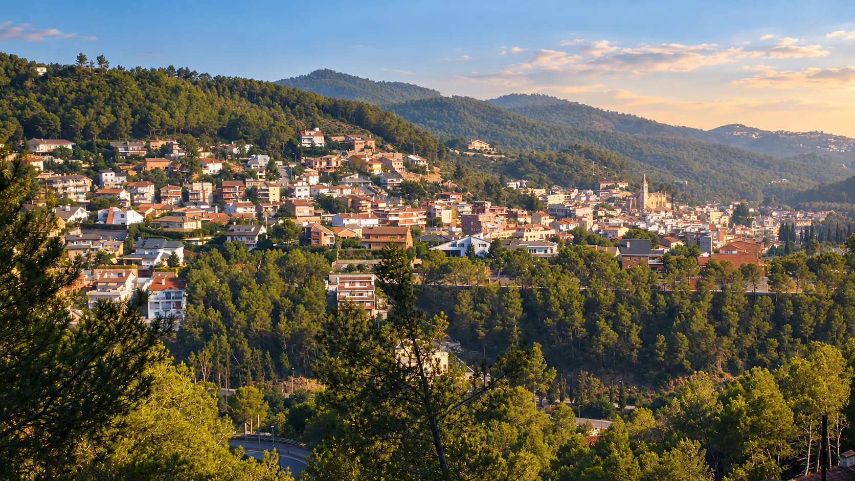 Vista panoràmica de Torrelles de Llobregat al capvespre